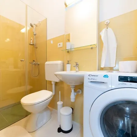 Portic, Self Check-in * Ζαντάρ